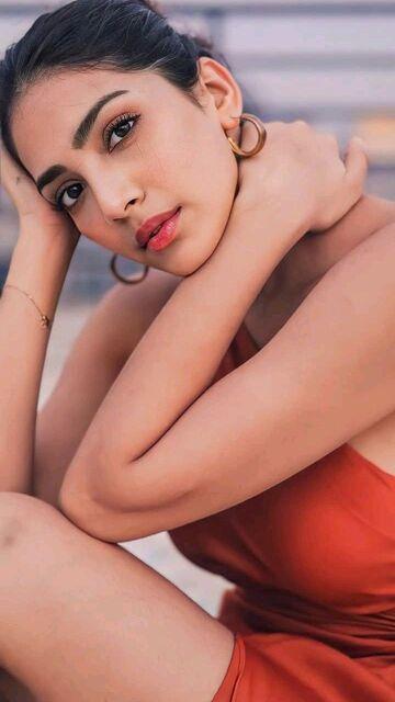 Soon the actress moved towards films. She was seen in projects like AK vs AK, Vikram Vedha and more.
