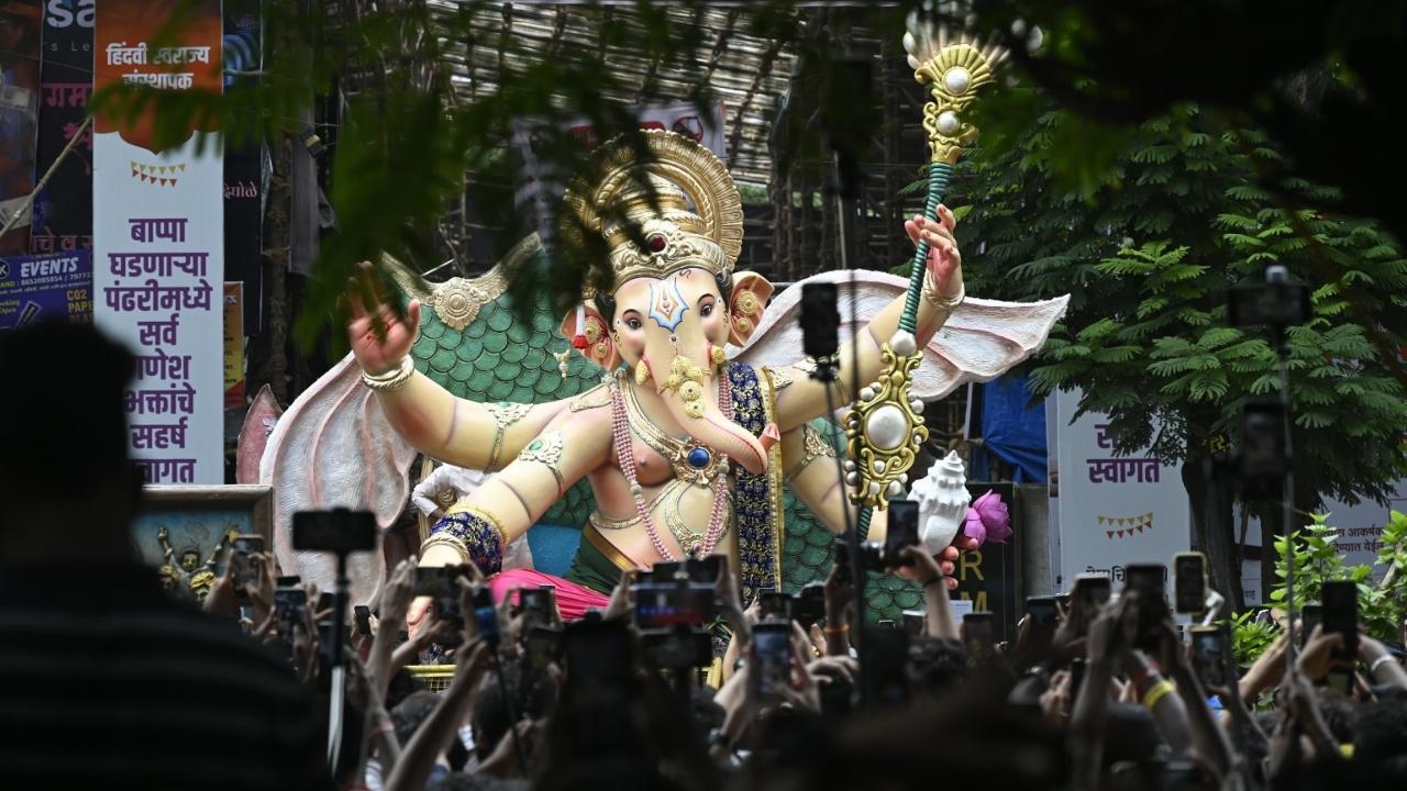 IN PHOTOS: Sea of devotees flock to Parel in Mumbai to welcome Lord Ganesha