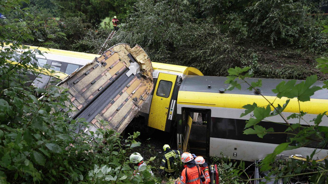 Train derailment that killed 3 in Germany apparently caused by landslide