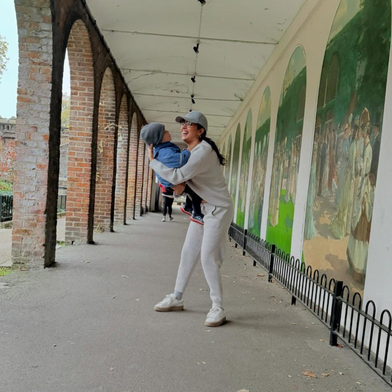 Stealing moments to have fun and bond with each other is certainly the best part of their relationship. This picture shows how PeeCee never misses a moment to make her little one smile.
