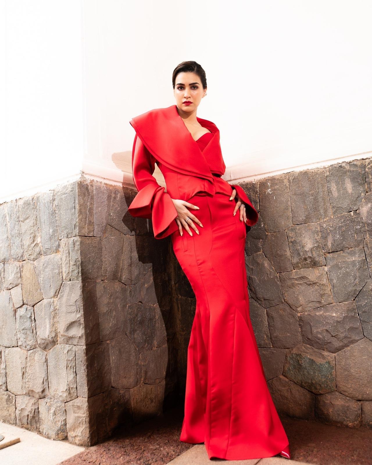 Kriti raises the temperature in this deep satin jacket with double layers and a wide collar. The body-fit high-waist stitched skirt creates a beautiful silhouette, making the outfit a bold fashion statement.