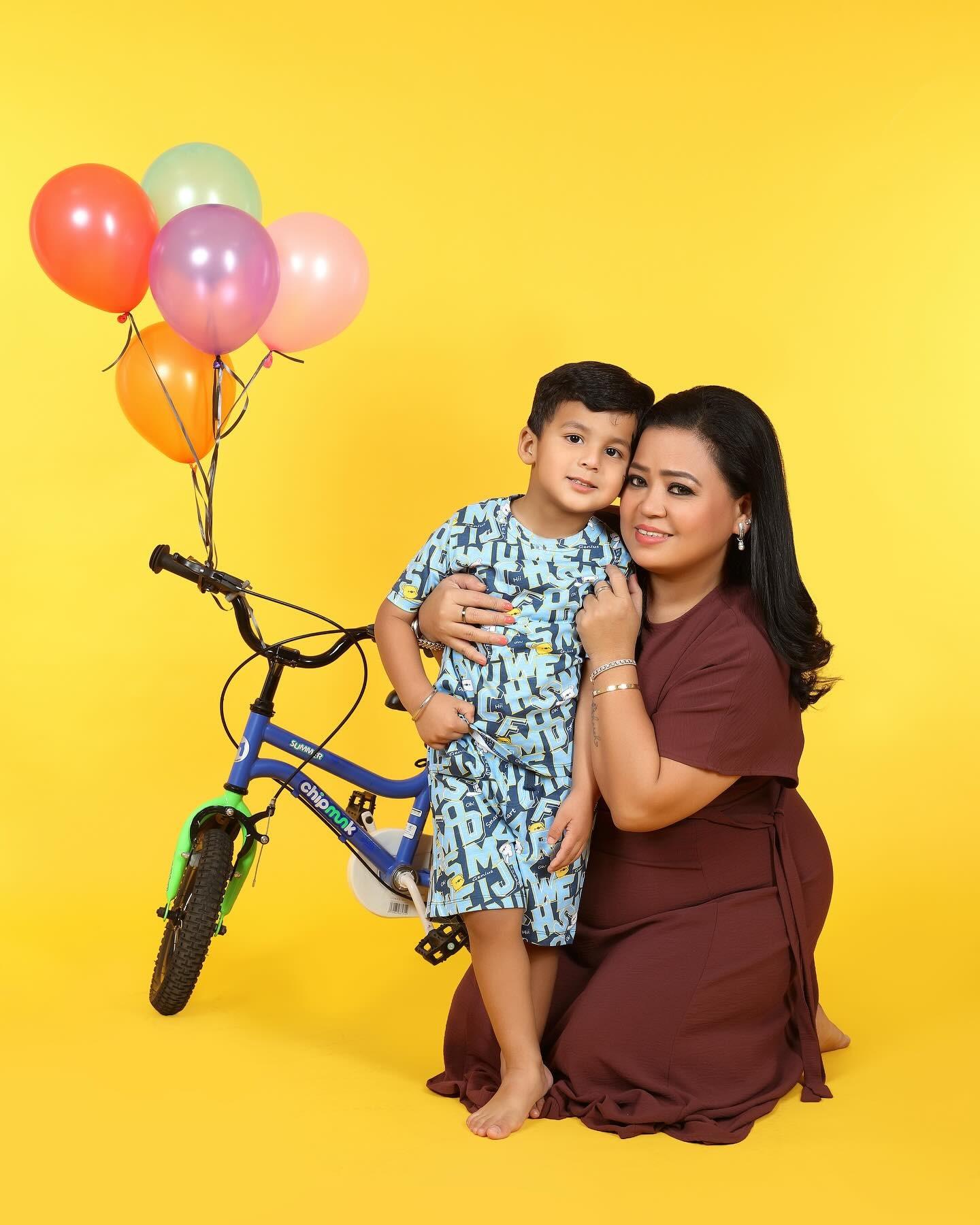 Mothers are son's best friends, and this picture certainly proves it as the two cute pose like friends having a fun playtime.