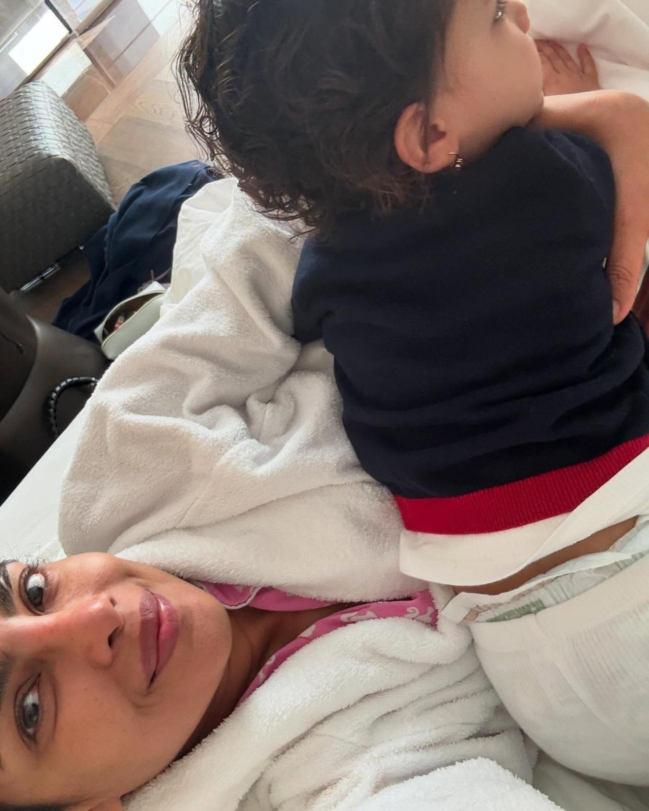 Cuddling up, these two prove they don't need fancy things to have fun and make the most of their time together. After all, sometimes cosy cuddles are all you need.