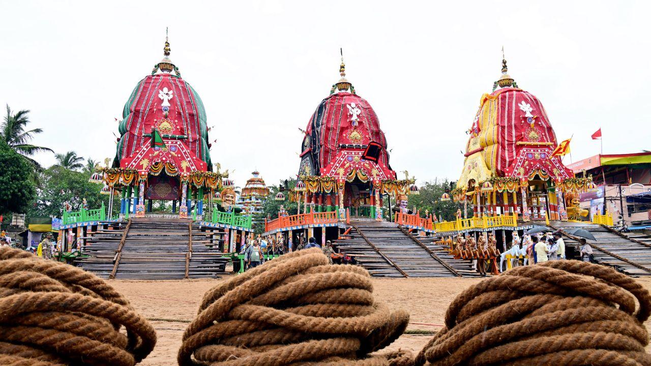 Though the 'Pahandi' ritual was earlier scheduled to begin at 12 noon, it started at 10 am, much earlier. The ceremonial procession took around two hours following which the deities were seated on the chariots