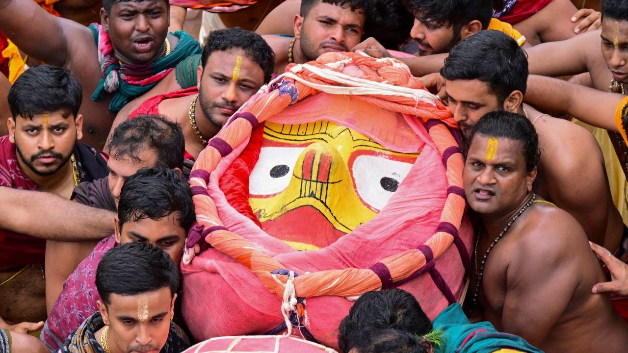 Though the pulling of chariots was slated to start at 4 pm, it began at about 2.45 pm much ahead of the schedule amid chants of 'Jai Jagannath', 'Haribol' and beating of cymbals. The chariots of Devi Subhadra and Lord Jagannath would follow Lord Balabhadra's Taladwaj