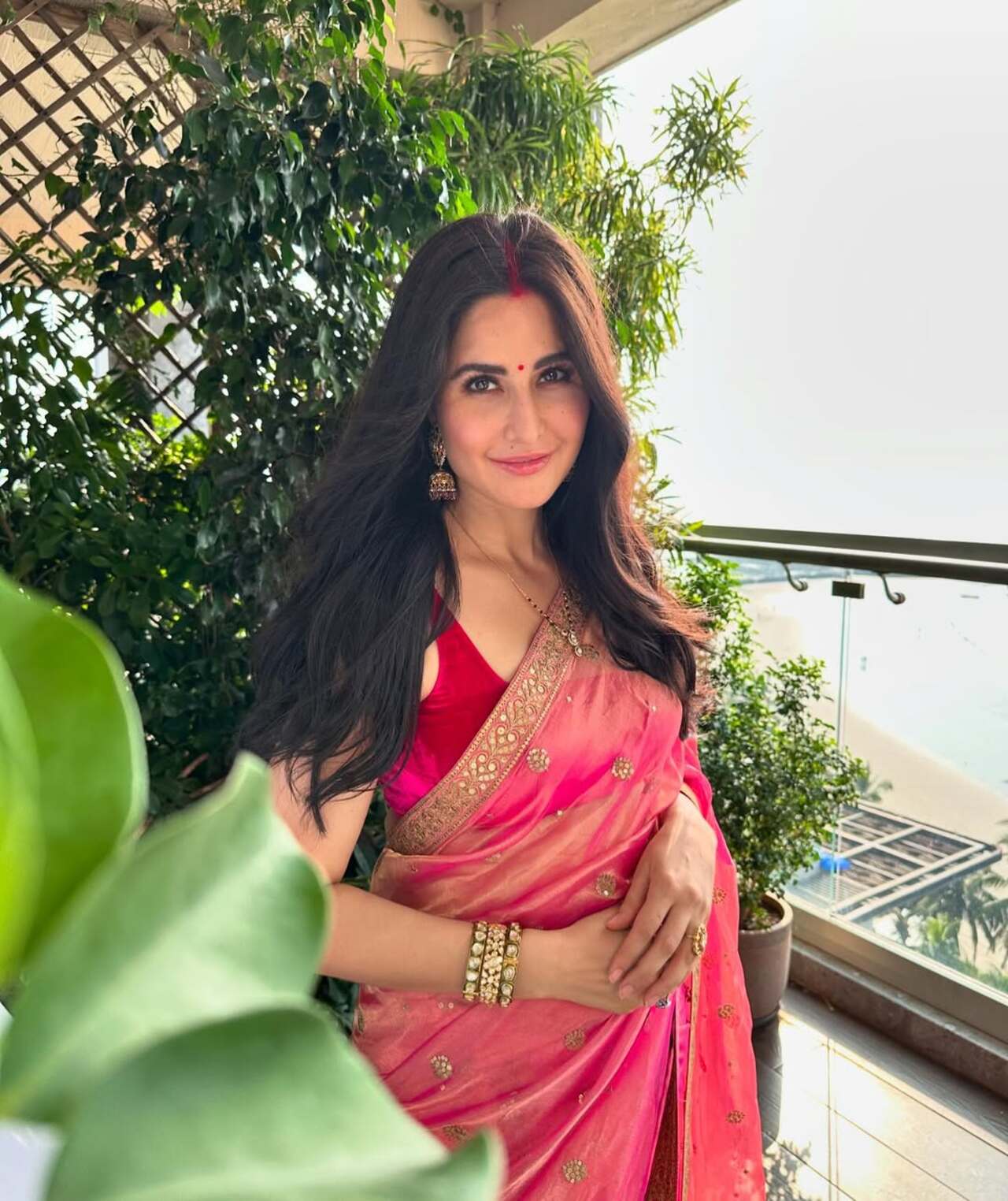 The one that left all the fans mesmerised, Katrina went for a dhoop chhav silk saree during the festive days. What left the fans awestruck was her desi bahu look as she applied sindoor and decked up with light jewellery