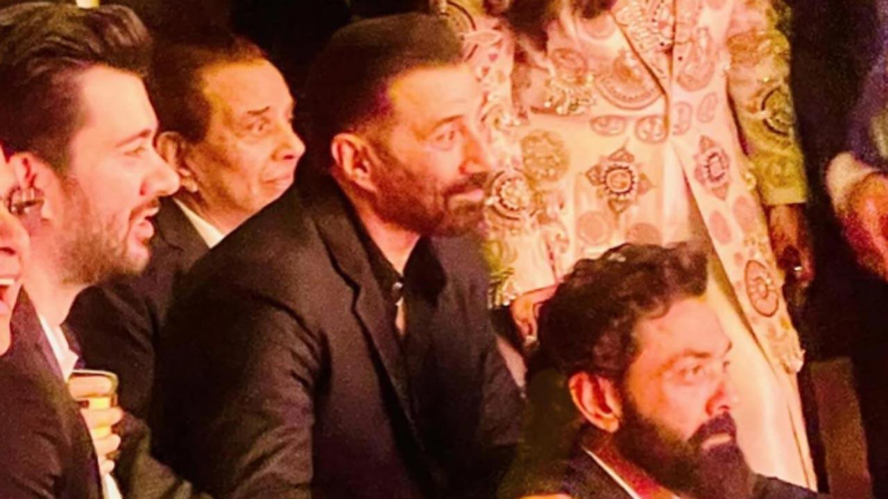 Sunny Deol drops rare family moment with dad Dharmendra, Bobby Deol and Karan