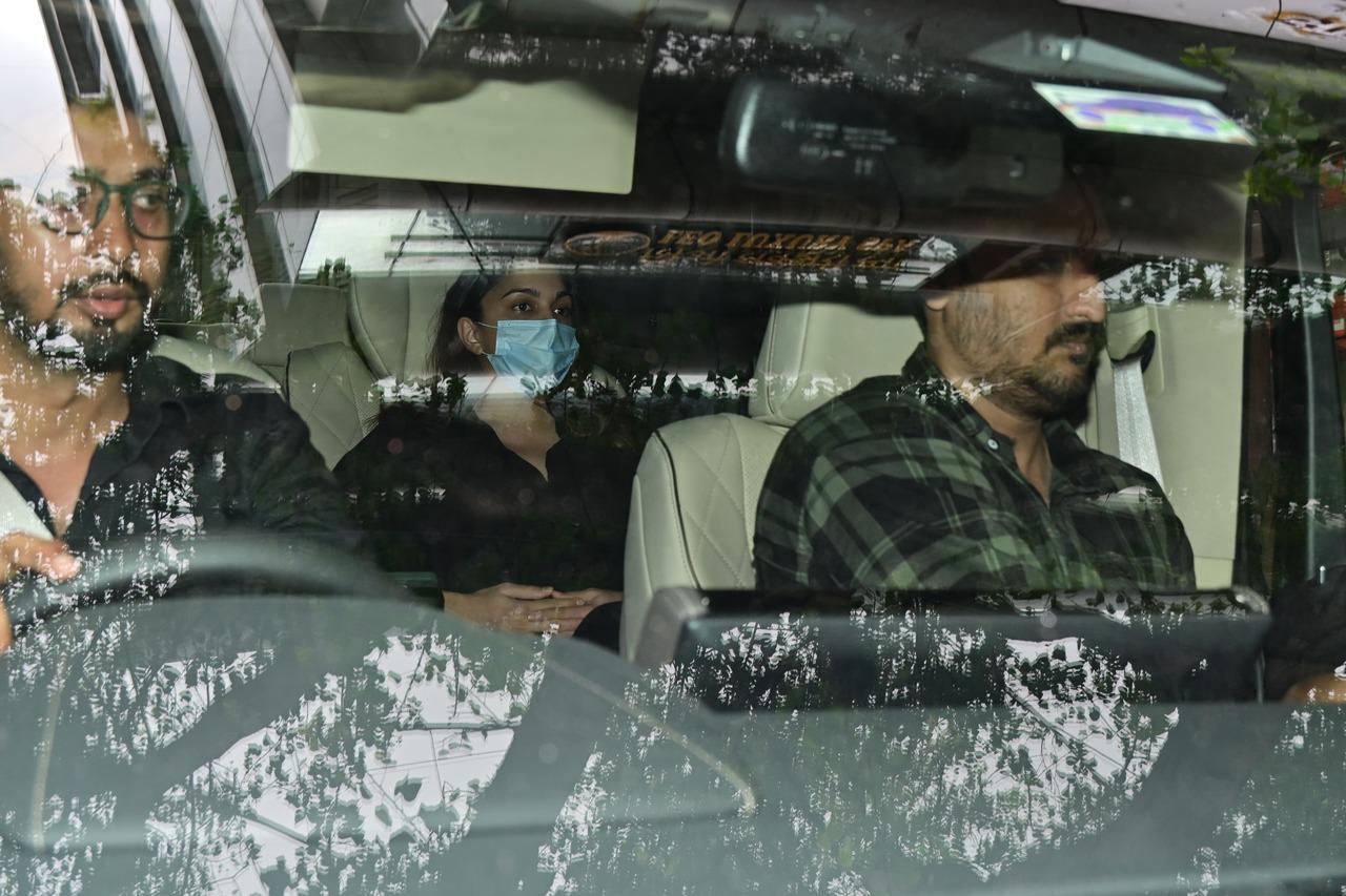 Kiara Advani spotted at the clinic, amid her motherhood journey