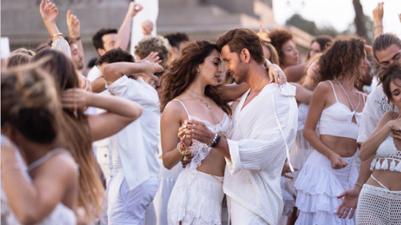 War 2: Hrithik, Kiara look hot together in first still from `Aavan Jaavan` song