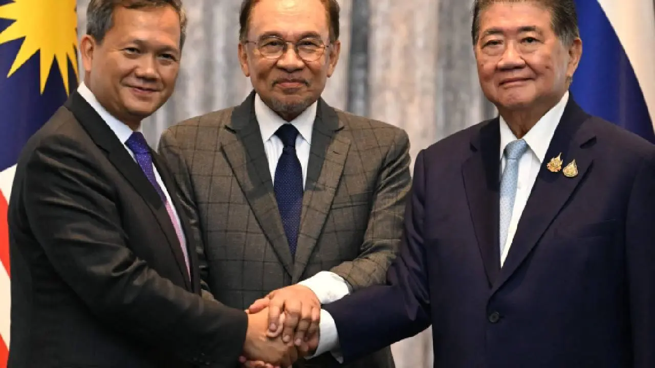 IN PHOTOS: Thailand and Cambodia agree to ceasefire in Malaysia