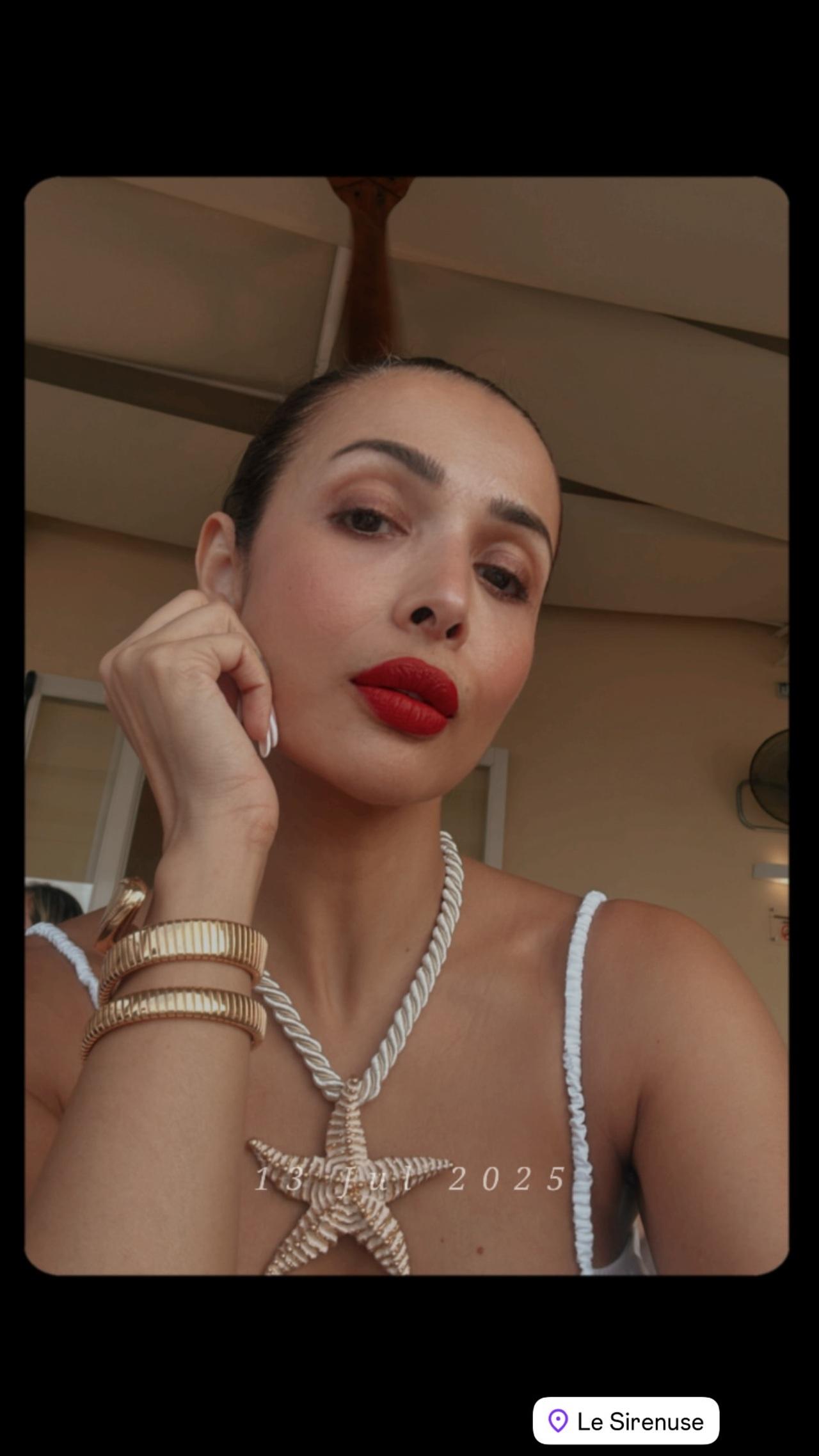 The beach look is here, deep red lipstick and that starfish necklace