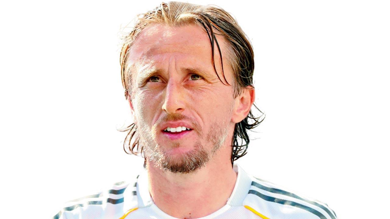 Midfield maestro Modric arrives at AC Milan