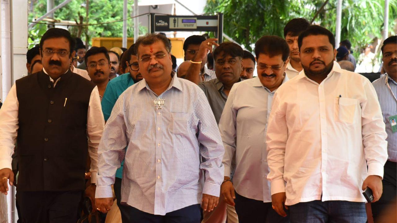 BJP MLA and former minister Ravindra Chavan reaches Vidhan Bhavan to attend Day 2 of the Monsoon Session proceedings
