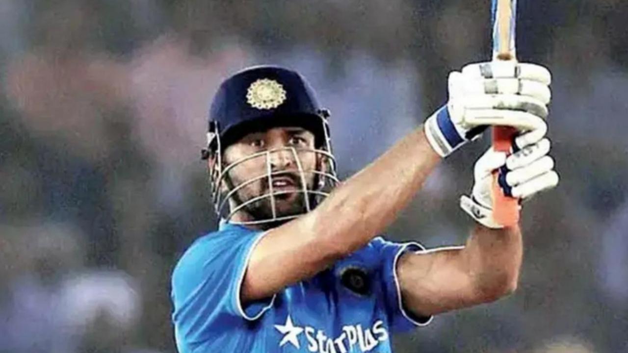 Dhoni took the cricketing world by storm when he showcased his skills, donning the 'Big Gloves'. With immense power and fierce speed while running between the wickets, Dhoni was known to smash huge maximums and finish games with ease