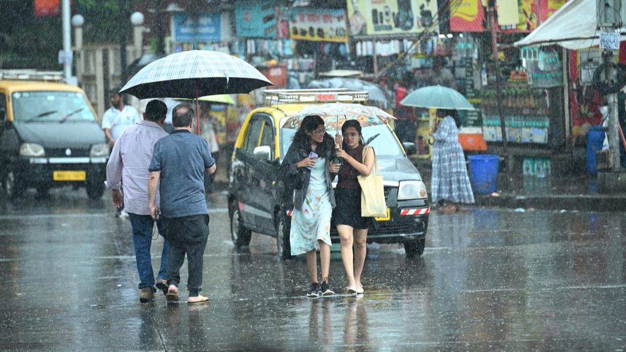 In the early hours of Monday, a low tide of height 1.00 meters is expected at 2.02 am, and a high tide at 9.19 am, reaching 3.91 meters