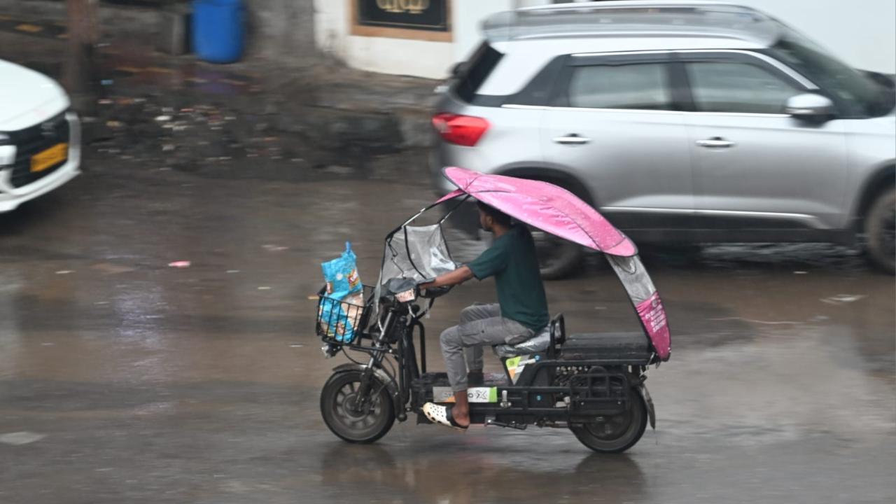 Tidal activity for the day includes a low tide of height 2.35 meters at 1.43 pm, followed by a high tide at 7.02 pm, measuring 3.43 meters