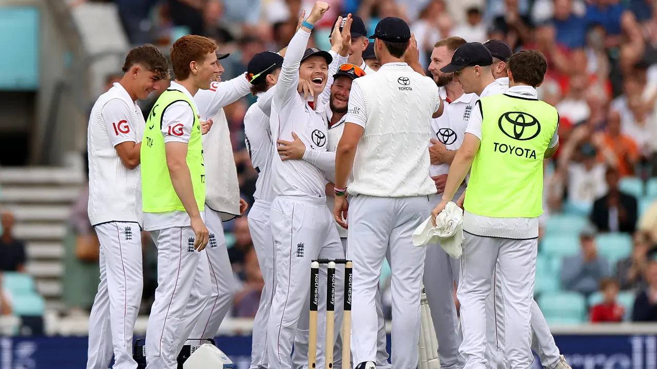 Pope breaks DRS drought in 14th attempt as Atkinson-Woakes dent India early