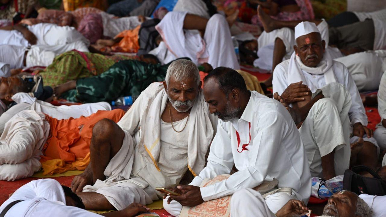 The Chief Minister of Warkari Corporation has extended logistical support to ensure a smooth and comfortable journey for the pilgrims this year