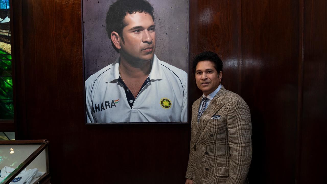 Pearson Wright has previously painted portraits of Kapil Dev, Bishan Singh Bedi, and Dilip Vengsarkar. Tendulkar was quoted as saying, 