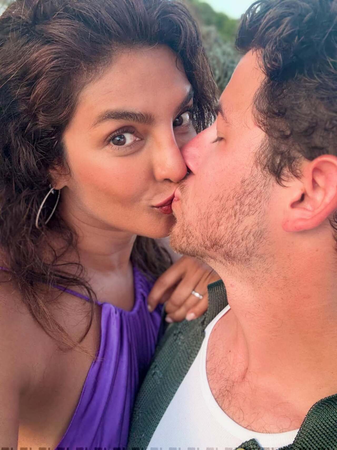 That happy kiss, the duo is surely busy making some romantic memories for the birthday as they seal a kiss by the beach 