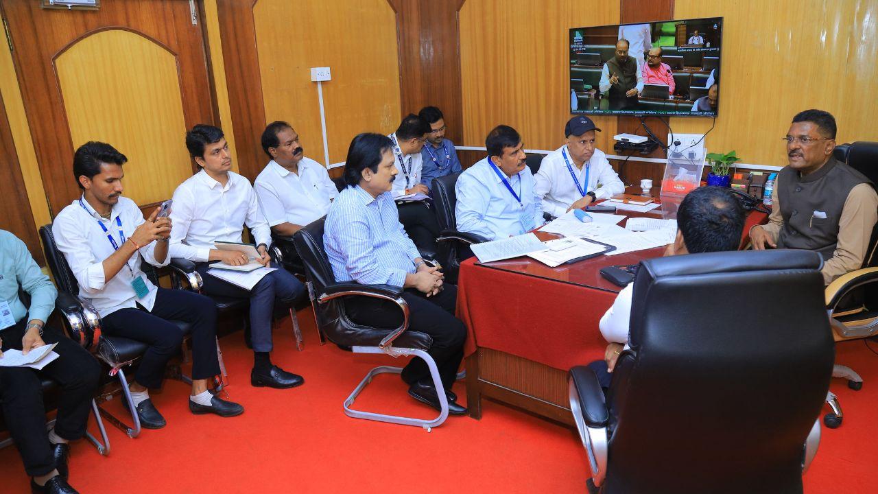 App-based buses, cars and bike taxis must comply with legal provisions