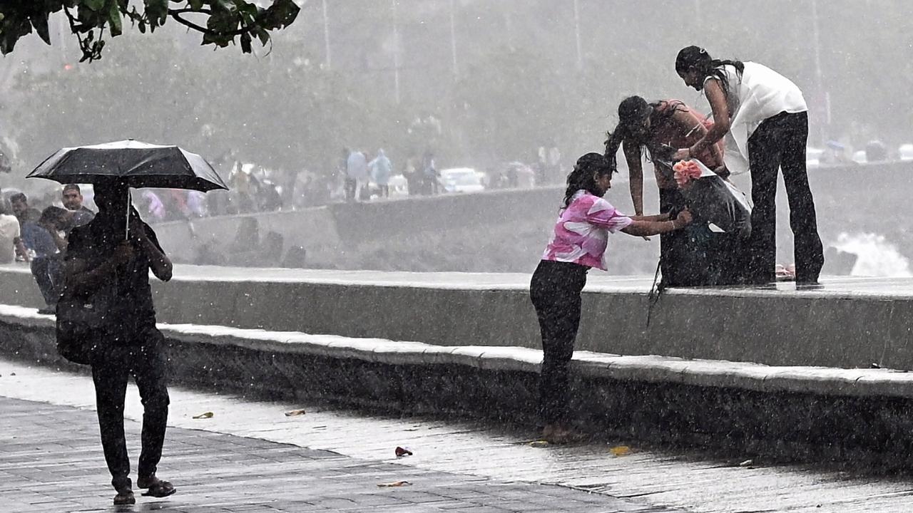 The IMD has sounded an orange alert for Palghar, Thane and Mumbai districts, forecasting heavy to very heavy rainfall at isolated places on Thursday