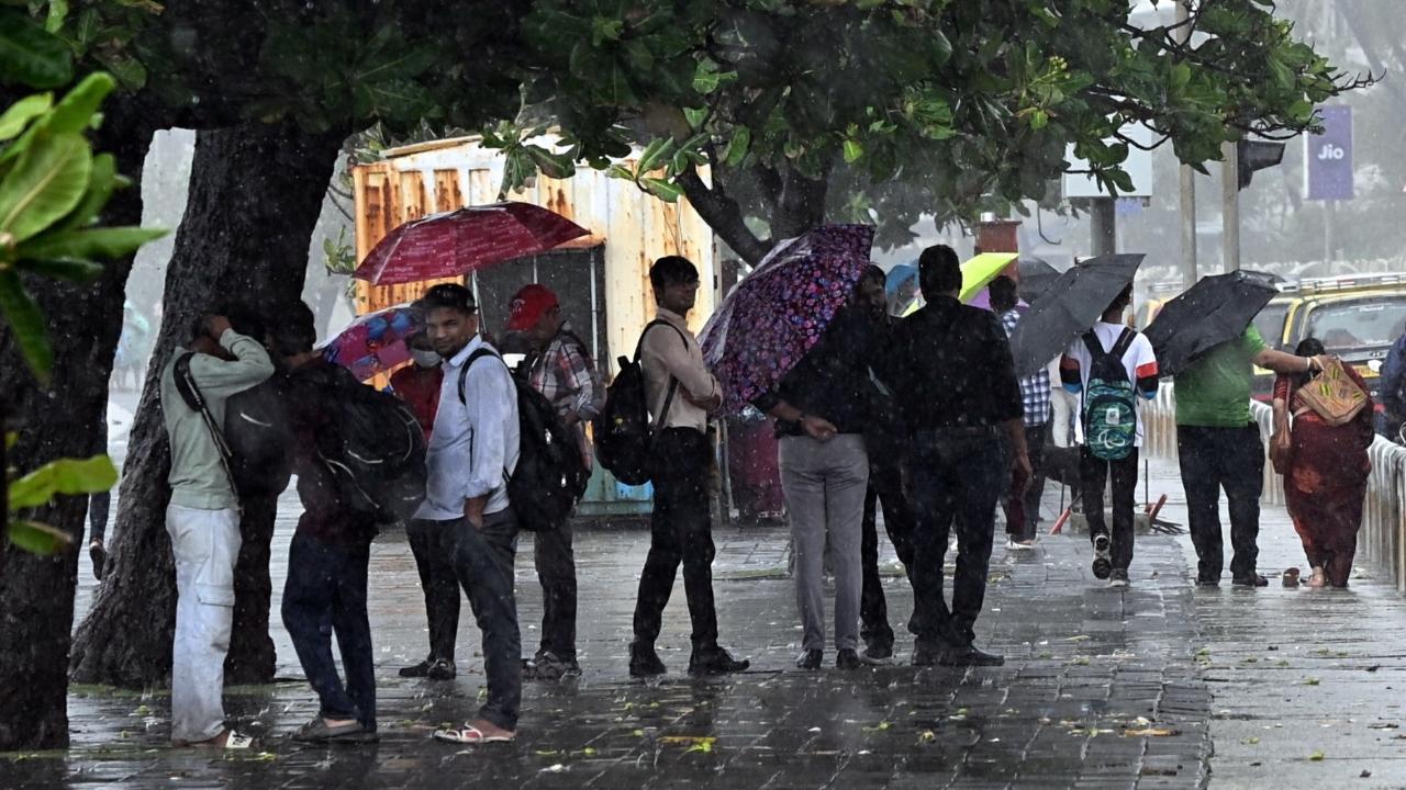 The weather department has also given a red alert for Raigad, Ratnagiri and Sindhudurg districts, predicting heavy to very heavy rainfall at a few places with extremely heavy rainfall at isolated places on Thursday