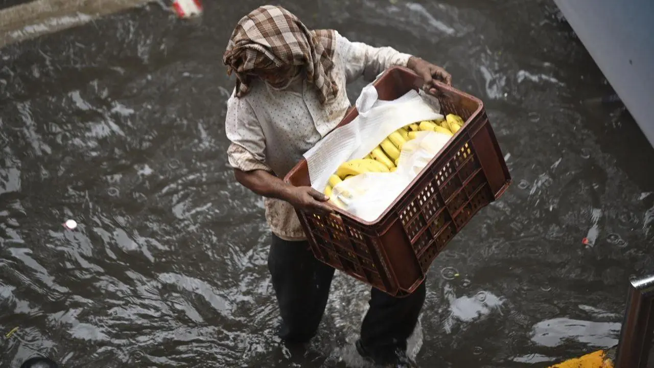 IN PHOTOS: Mumbaikars brave heavy rain, wade through flooded Mumbai streets