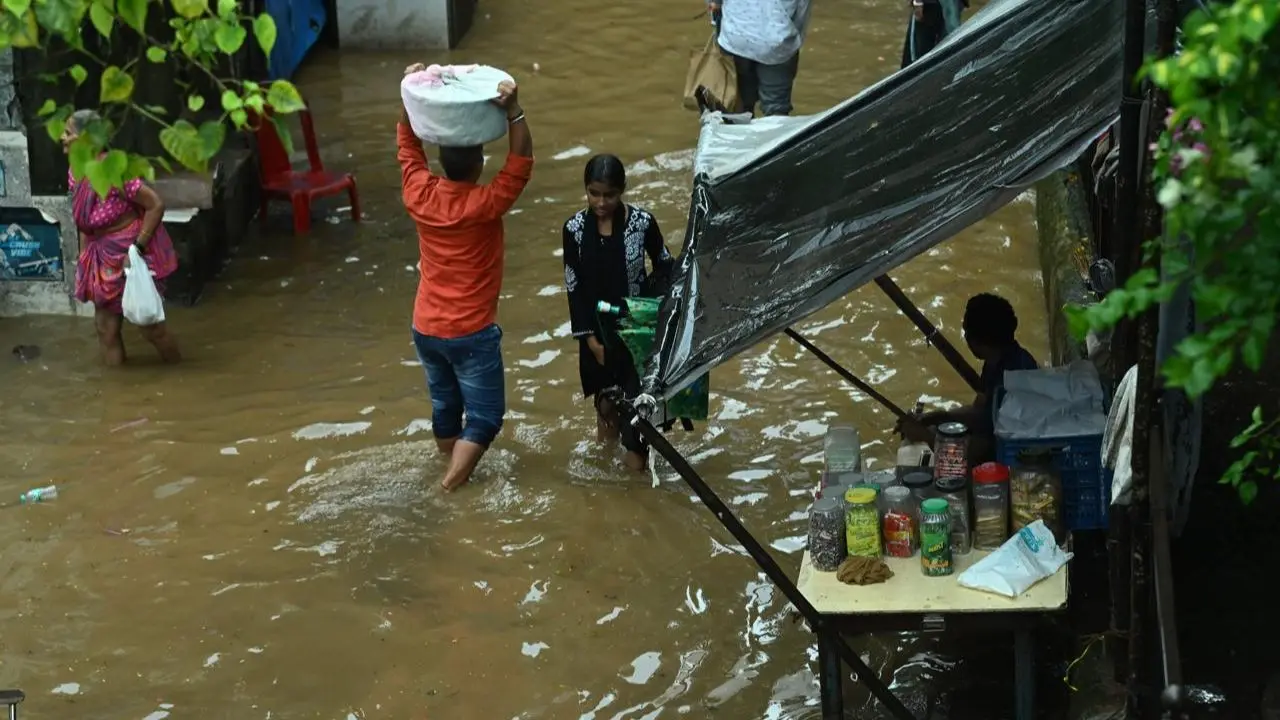 CM Fadnavis reviews rainfall situation in Nagpur amid severe waterlogging