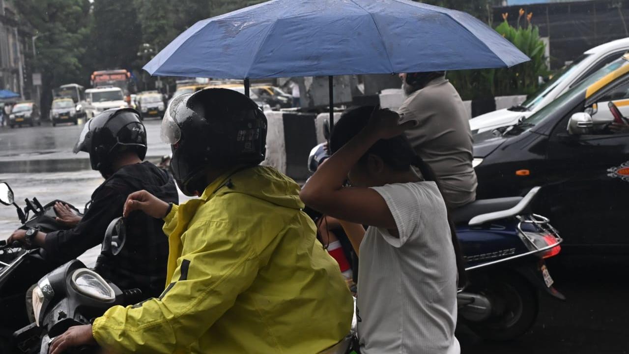 Meanwhile, earlier in the day, the IMD's Santacruz observatory on Monday morning recorded a maximum temperature of 30.8 degrees Celsius and a minimum of 25.8 degrees Celsius