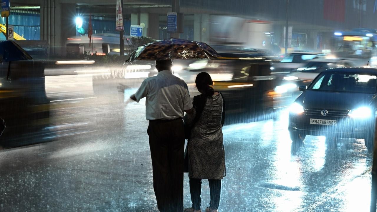 IN PHOTOS: Mumbai witnesses evening showers as rains continue to lash city