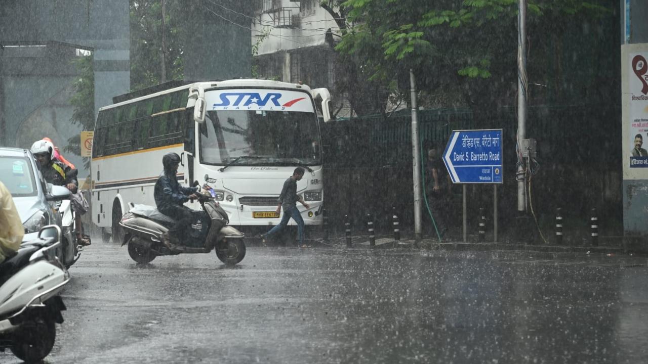 For the next 24 hours, the IMD has forecast a generally cloudy sky with moderate spells of rain in Mumbai and suburbs, with the possibility of thunderstorms accompanied by lightning and gusty winds at isolated places