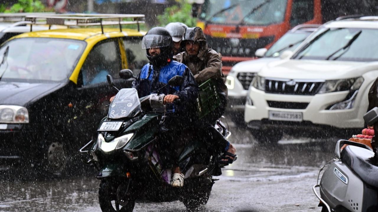 The weather department on Sunday morning predicted that Mumbai was expected to witness a generally cloudy sky, with moderate rainfall expected across the city and suburbs