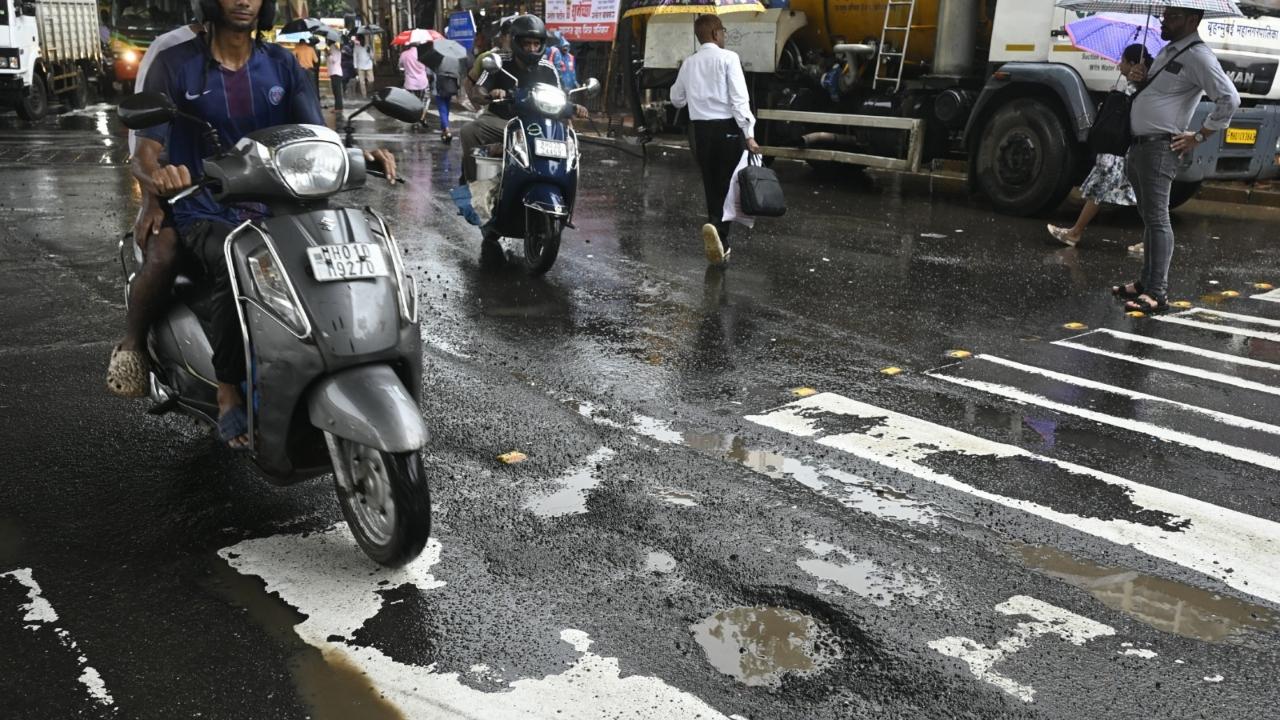 Amid the downpour, traffic snarls were witnessed at key locations, including on the Eastern Express Highway and the Western Express Highway during the day