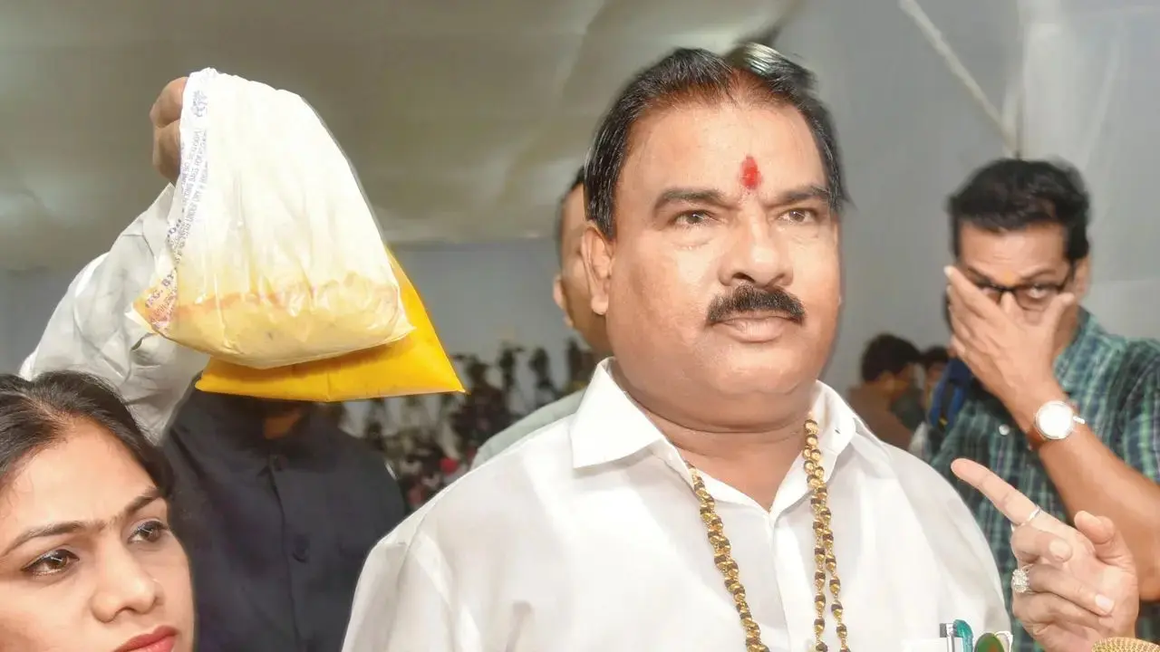 Shiv Sena MLA Sanjay Gaikwad refuses to apologise after assaulting canteen staff