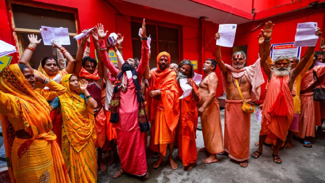 Fresh batch of 3,500 pilgrims leaves Jammu for Amarnath Cave shrine