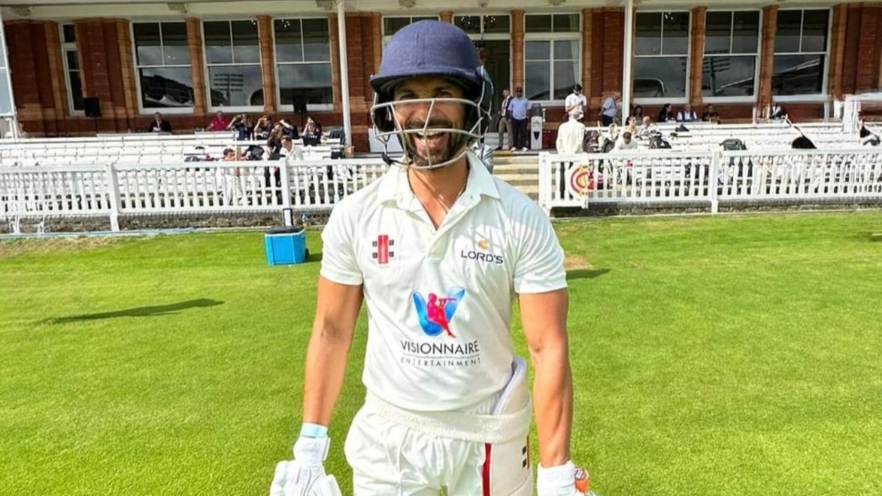 Shahid Kapoor plays cricket at Lord`s stadium in London - see pics