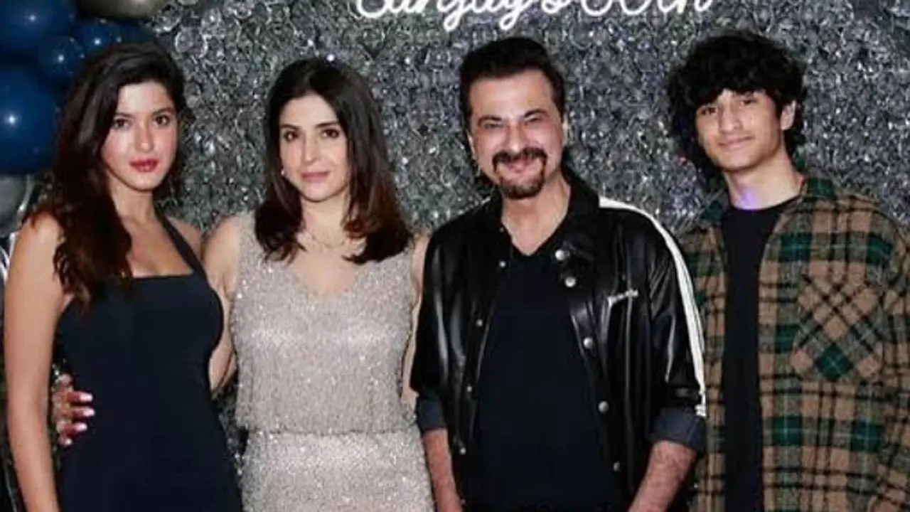 Karan Johar warm gesture for Shanaya Kapoor ahead of Aankhon Ki Gustakhiyan