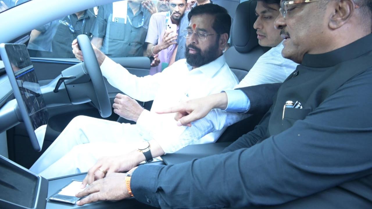 He also asked the representatives about the car’s different features including its modern technology, and comfort options, it said