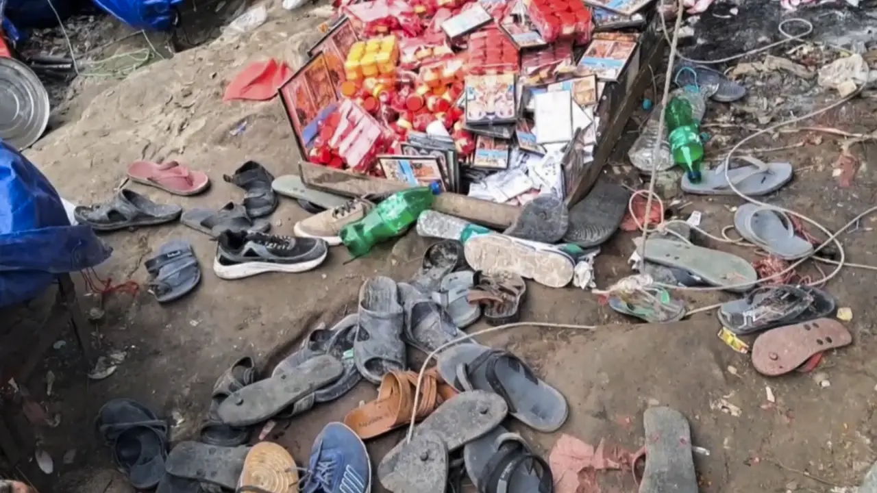 Narrow passage, excess Sunday rush, rumours causes Uttarakhand stampede