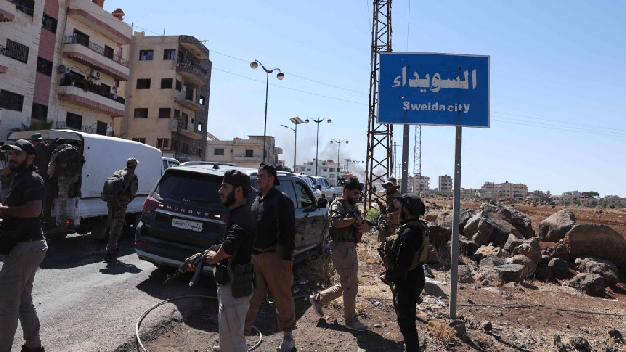 On Tuesday, Druze religious leaders in Syria asked armed groups in Sweida to surrender their weapons and cooperate with the government. However, one main Druze leader later withdrew the statement, accusing the government of breaking promises and attacking civilians.