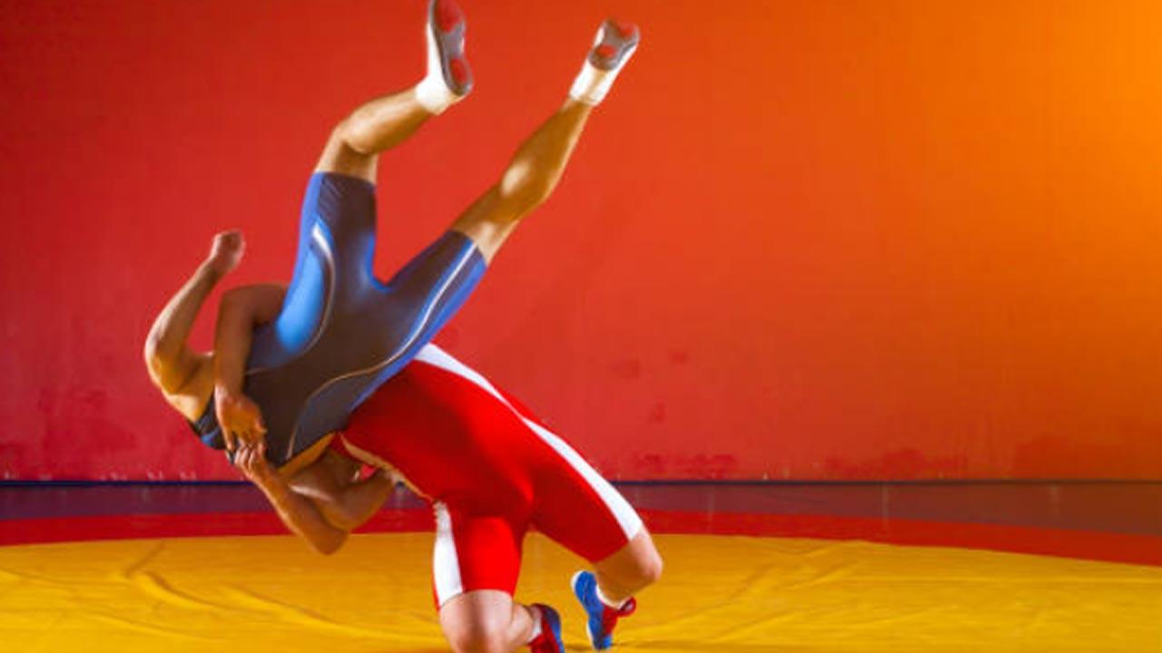 India's Malik clinches silver, Manisha bags bronze in wrestling