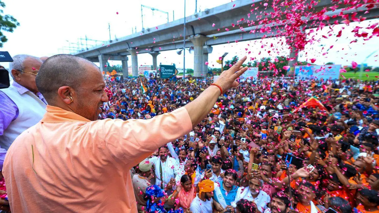 IN PHOTOS: UP CM Yogi welcomes Kanwariyas with floral tribute in Meerut