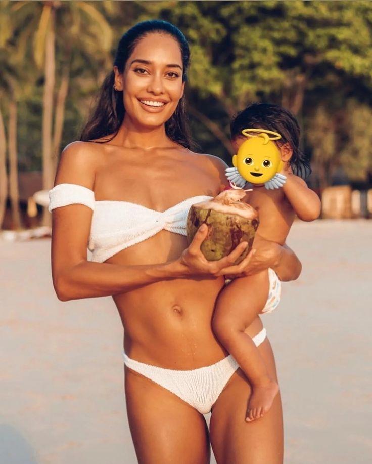 Lisa slays in this white bikini as she enjoys a day out with her little one. The off-shoulder sleeves of this one look fresh and unique. 