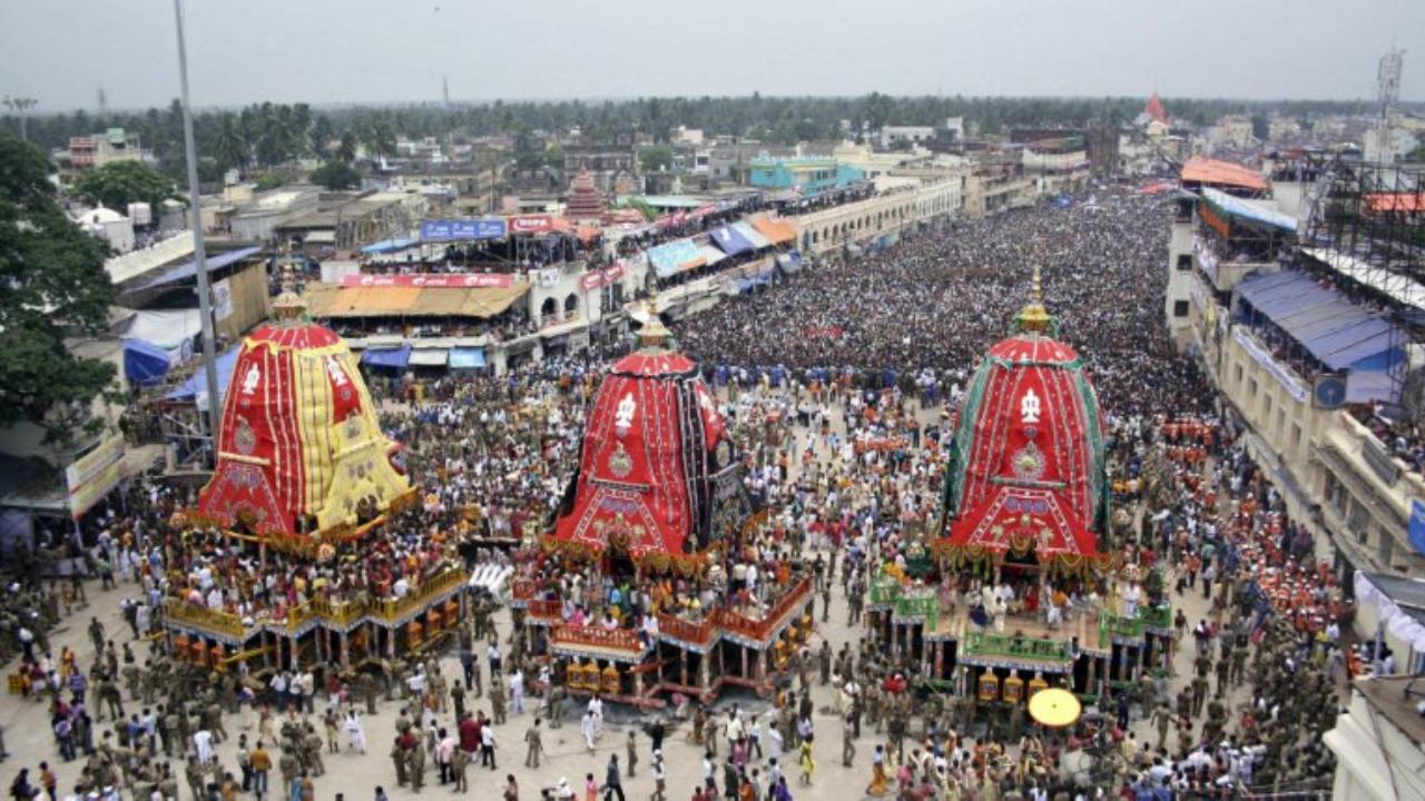 According to the Hindu calendar, the festival takes place on the second day of Shukla Paksha in the month of Ashada, which usually falls in June or July according to the Gregorian calendar. This year, Jagannath Rath Yatra will start on June 27, and the festivities will continue till July 5