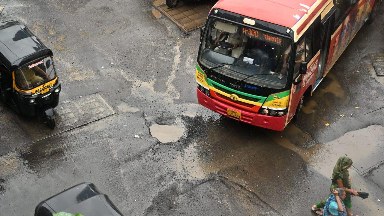 Public travel services like buses and BEST also faced sheer inconvenience because of the potholes in the Kandivali area.