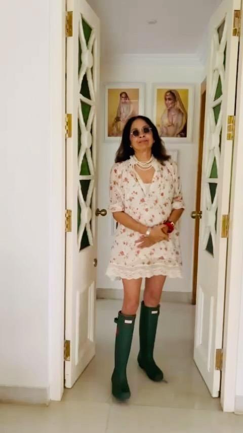 Wondierng how to wear pearls on a casual day out? Take notes from Neena as she beautifully complements her white dress with pearls, looking absolutely FAB!