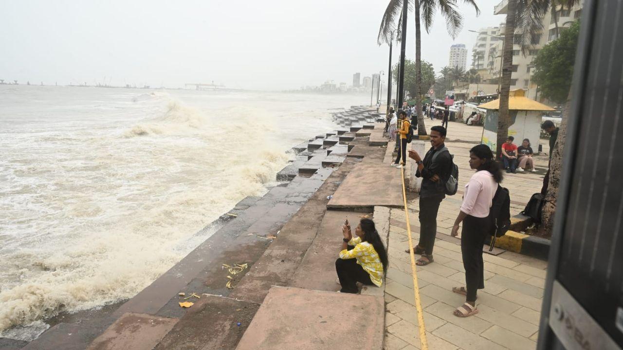 Mumbai Police tied ropes on the promenade of the Bandstand to prevent tourists from going to the beach, while the high tide in the sea at Bandra (West) in Mumbai looked intense on Wednesday.