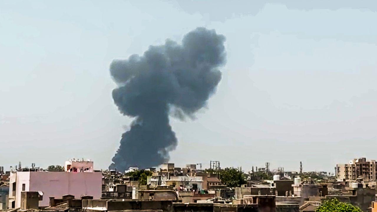 A large plume of black smoke was seen rising from the locality soon after the crash. Emergency responders reached the site promptly and have launched intensive rescue, evacuation, and firefighting operations