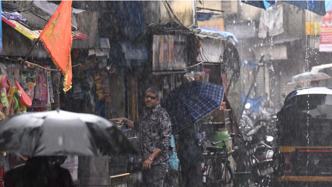 With parts of Mumbai receiving heavy rains, the sudden showers caught many off guard, prompting commuters to rush for shelter